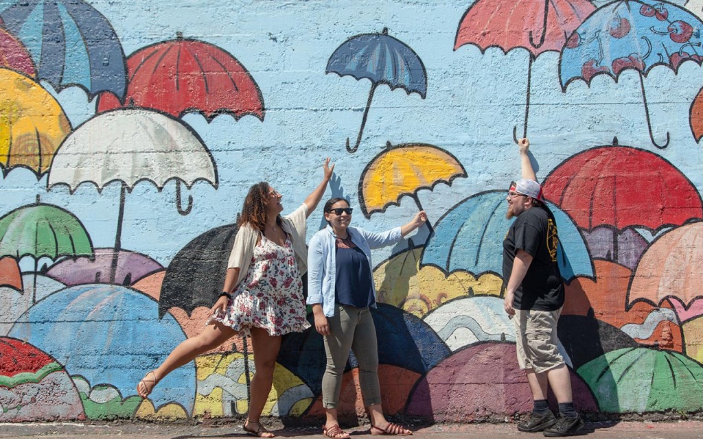 PLU students enjoying the Mural Tour in Tacoma, Wash.
