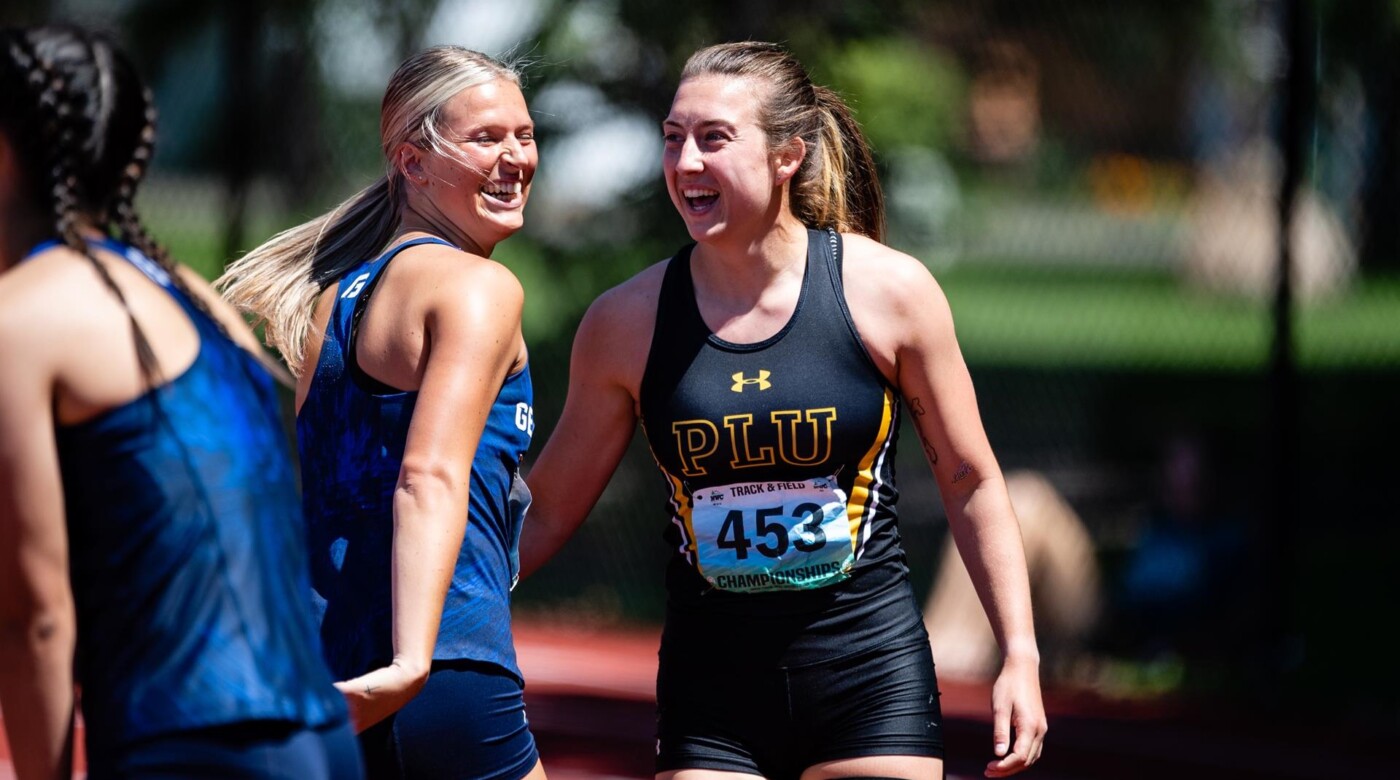 Bailey Forsyth celebrates with teammates.