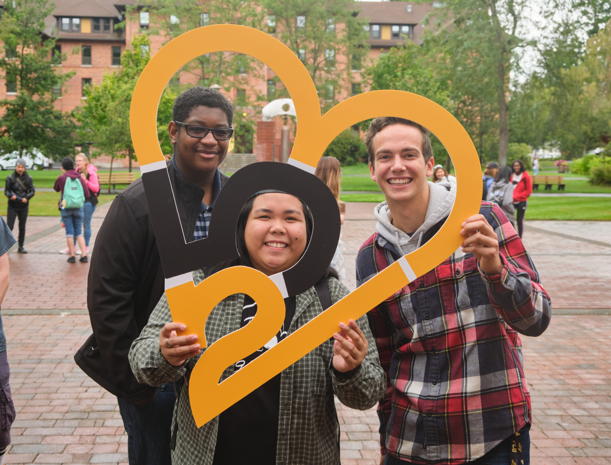 253 students gather for a photo on Red Square at PLU.