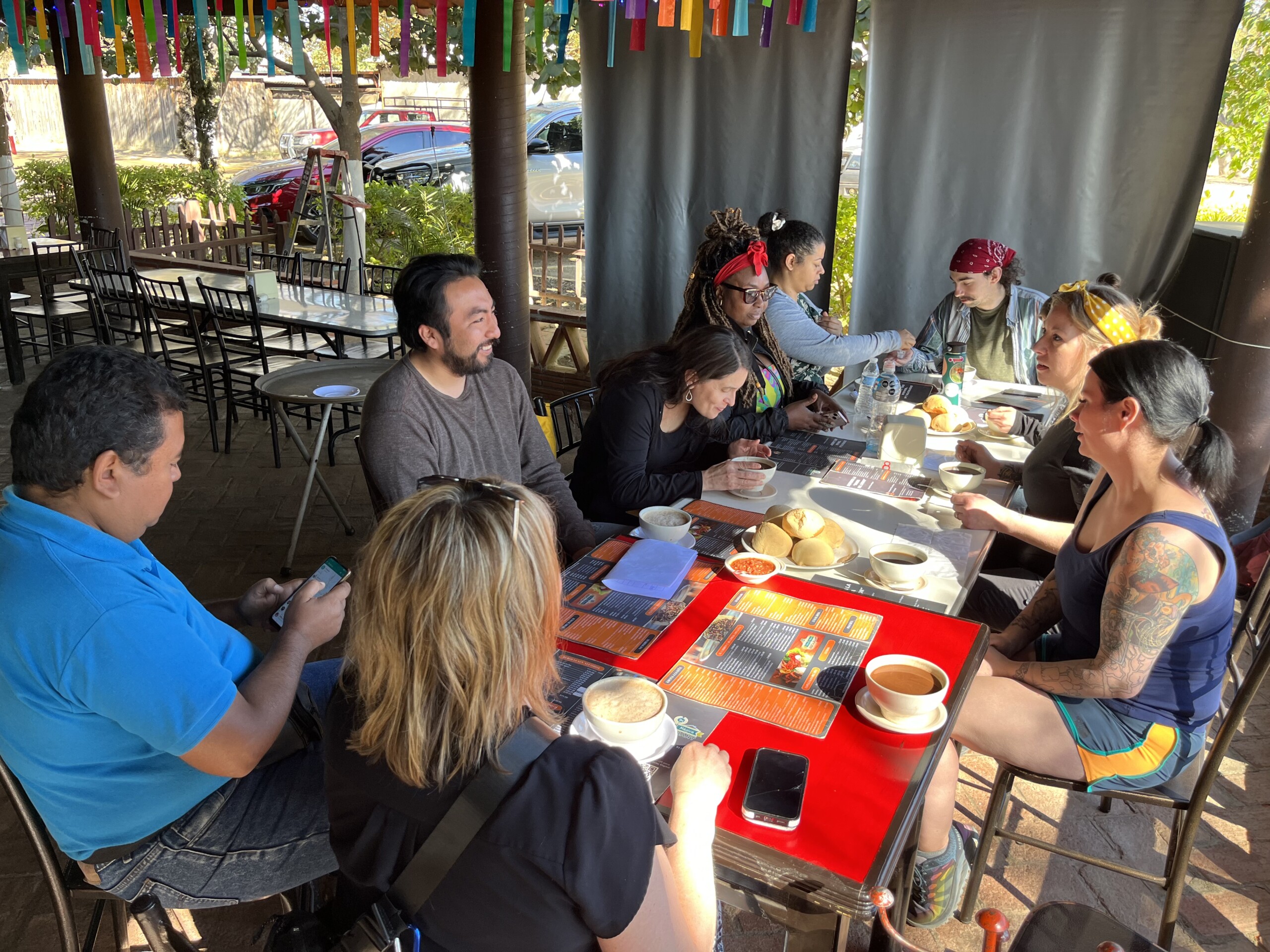 Students enjoy a meal in Oaxaca, Mexico outdoors.