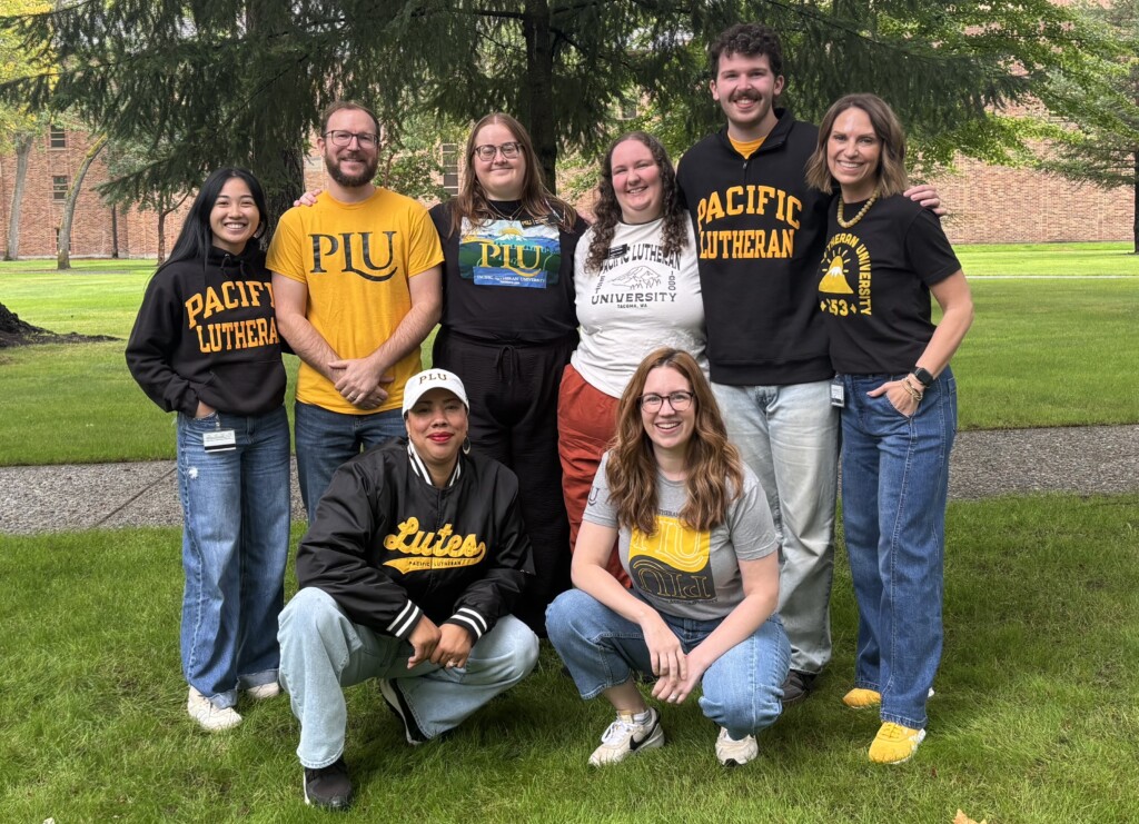 9 people in lute gear