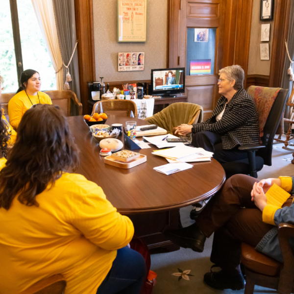 Students talk with Speaker Jinkins