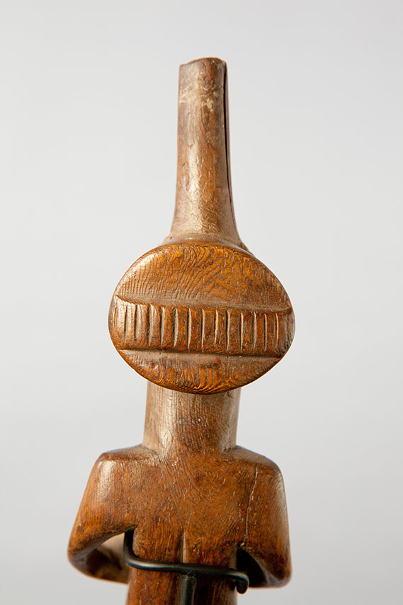 luba-pipe-back-closeup