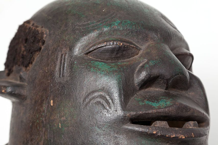 makonde-mask-4-right-tilt-closeup