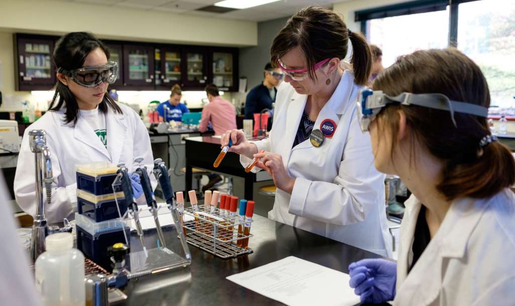 Professor Amy Siegesmund in Biology lab with students, 2018.
