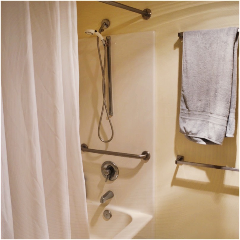 South Apartment (shower)