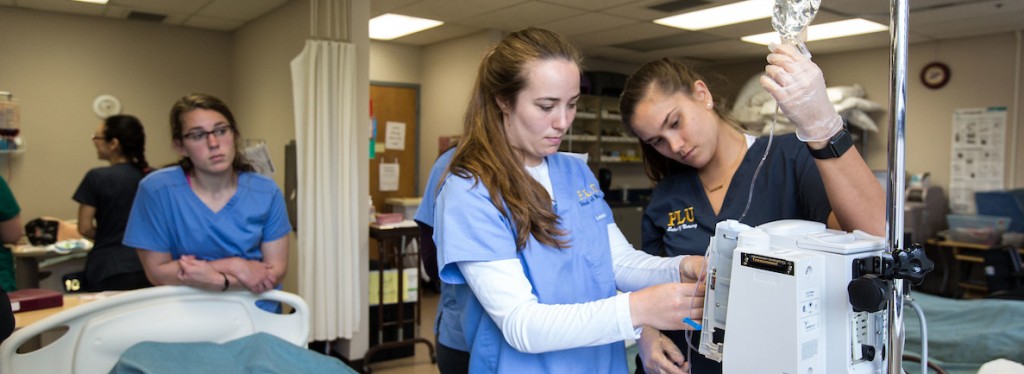 Student nurses in lab