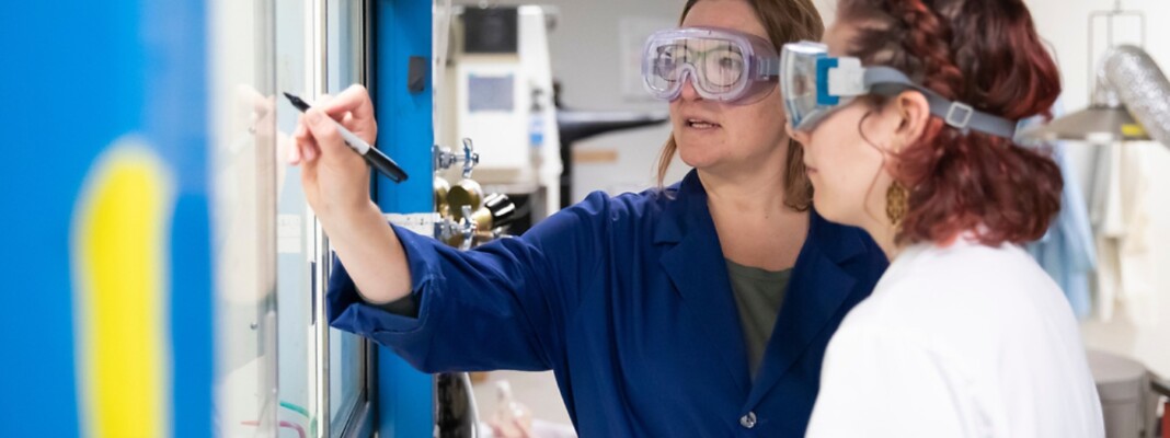 student researcher Rebecca Smith works with Professor Munro