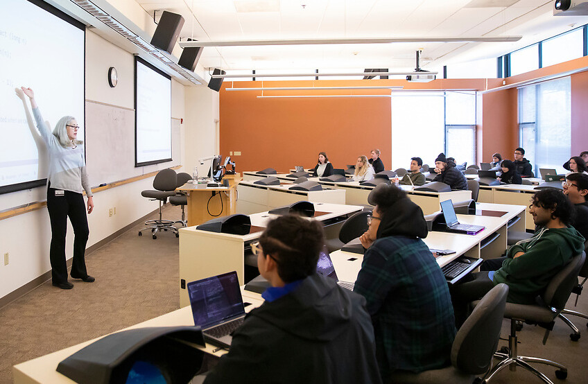 Laurie Murphy teaching class.