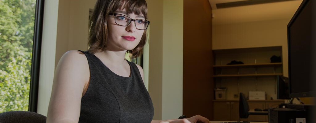 Emily Shane '19 in the computer lab at PLU.