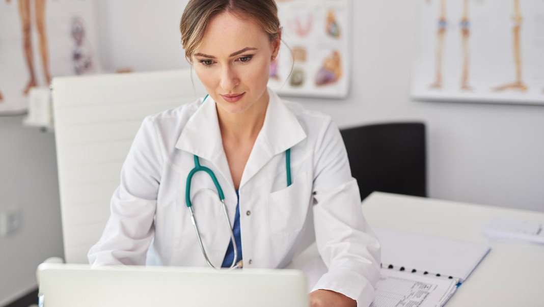 A nurse practitioner meeting patient virtually