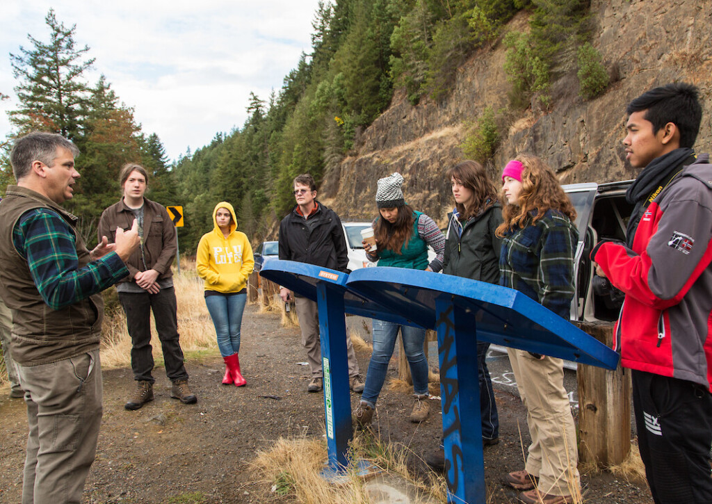 Combined field trip to Mt. Rainier area looking at both the geology and historical sites from previous digs including geoscience and anthropology departments led by Profs. Peter Davis and Bradford Andrews.