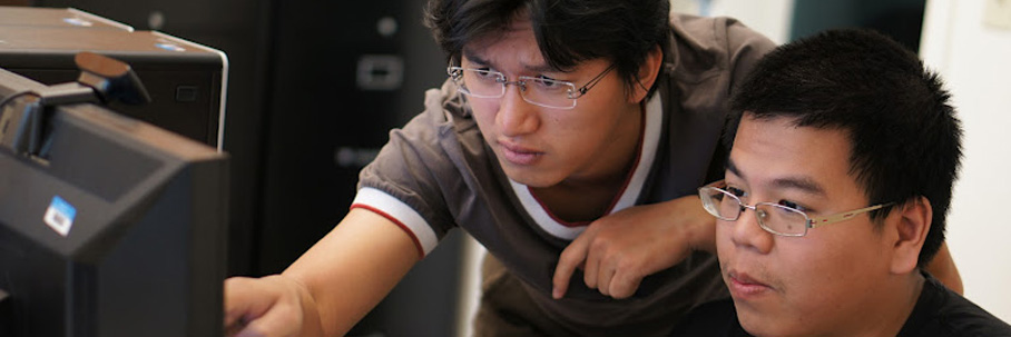 workshops 2 students looking at computer monitor