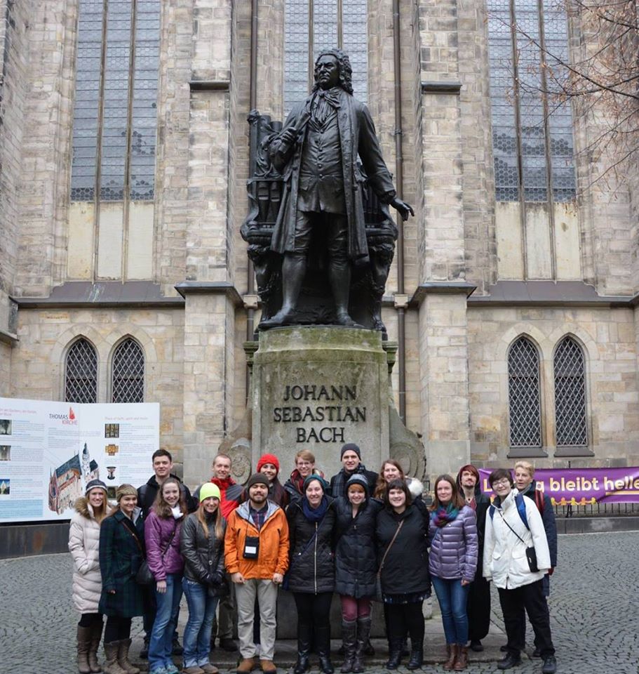Statue of Johann Sebastian Bach with PLU students standing in front