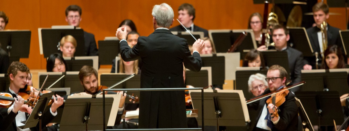 Jeff Bell-Hanson leading the PLU orchestra