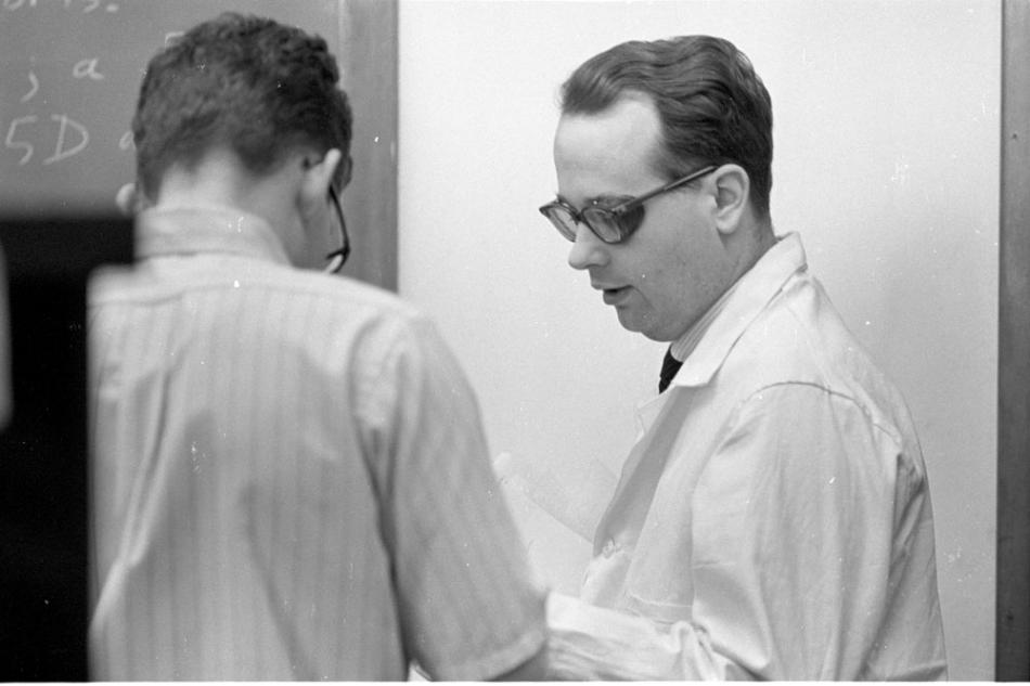 68-0381-03 Bill Giddings with student, 1968