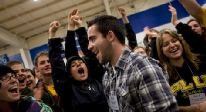 Student group leader Jeremy Loween rallies first-year students for some fun activities. (Photo by Brynn Olive)