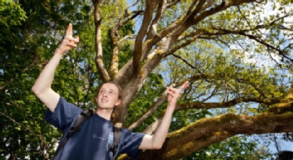 Reed Ojala-Barbour ’11 stands beneath a nearly 400 year-old Garry oak tree (Photos by John Froschauer)