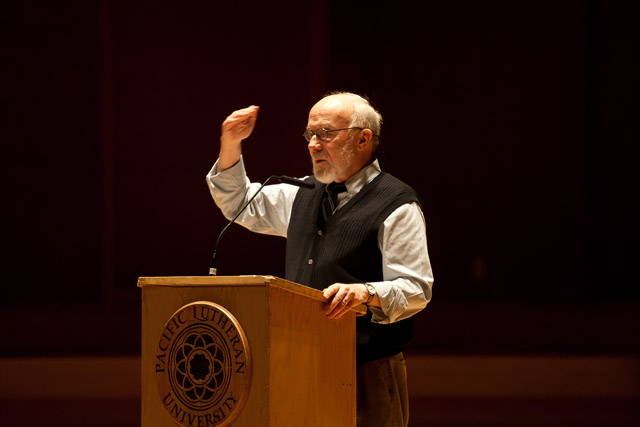Marcus Borg, who serves as Canon Theologian at Trinity Episcopal Cathedral in Portland and Hundere Chair of Religion and Culture Emeritus in the Philosophy Department at Oregon State University, presented a lecture entitled, “Speaking Christian: Reclaiming Christian Language,” on Wednesday, November 3, at the 6th Annual David and Marilyn Knutson Lecture. (Photo by Igor Strupinskiy ’14)