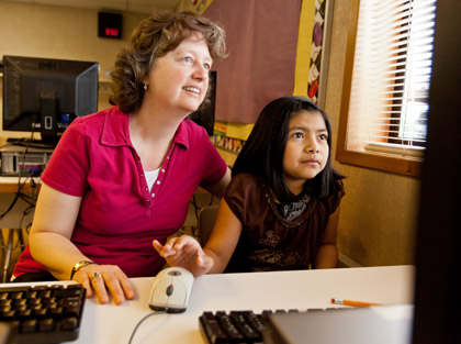 Cindy Miller '88 a learning specialist, works with a student.