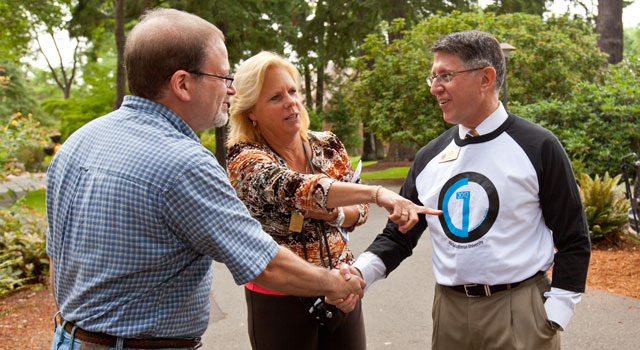 PLU Vice President for Student Life and Dean of Students, Laura Majovski (middle), introduces a parent to PLU President Thomas W. Krise during this year’s move in day.