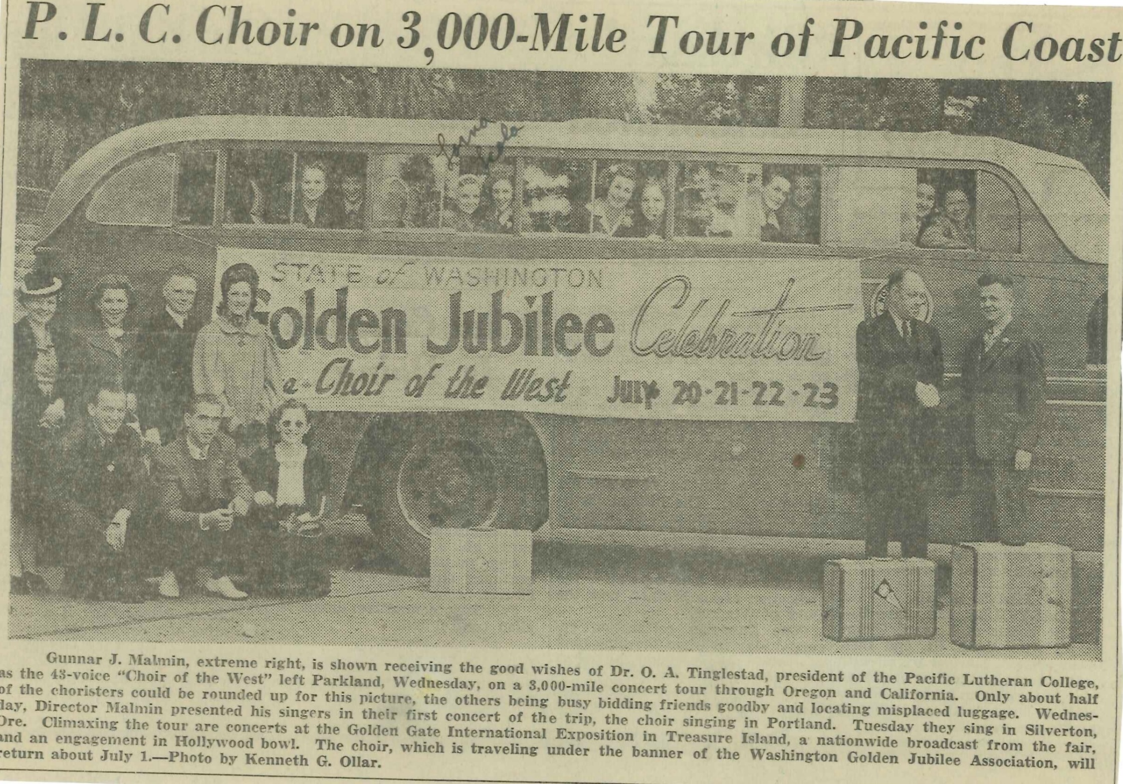 Choir of the West members prepare to board the bus at Pacific Lutheran College in 1939 for a 3,000-mile tour. (Photo courtesy of Lorna Vosburg Burt)