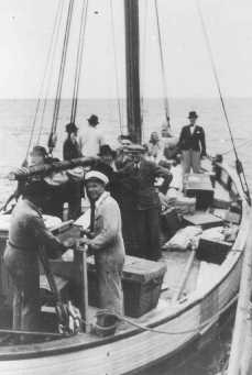 Photo courtesy of US Holocaust Museum. Danes on a sailboat.