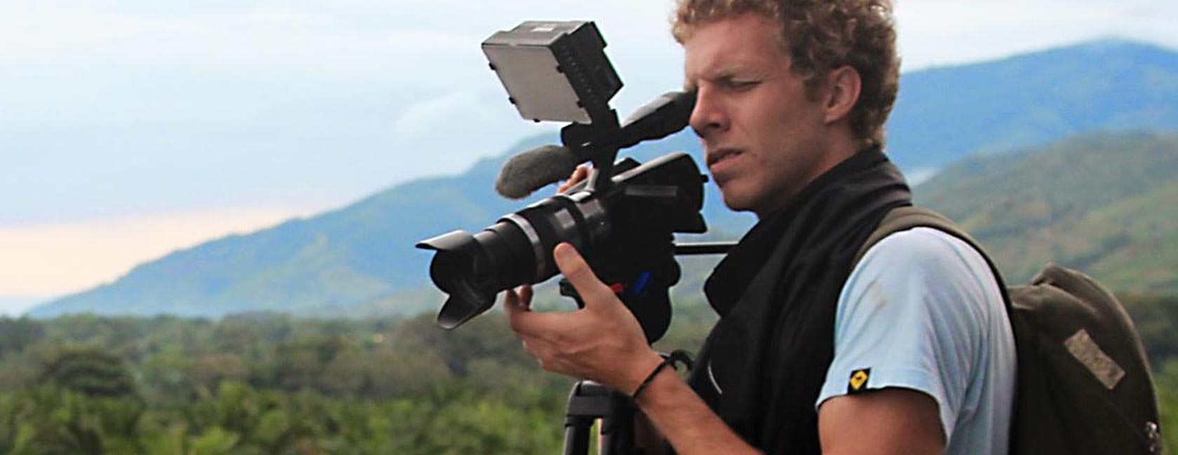 Director Jesse Freeston filming in Bajo Aguán, Honduras. (Photo by Armando Estrada)