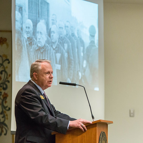 Samuel Torven presenting "Pink Victims"