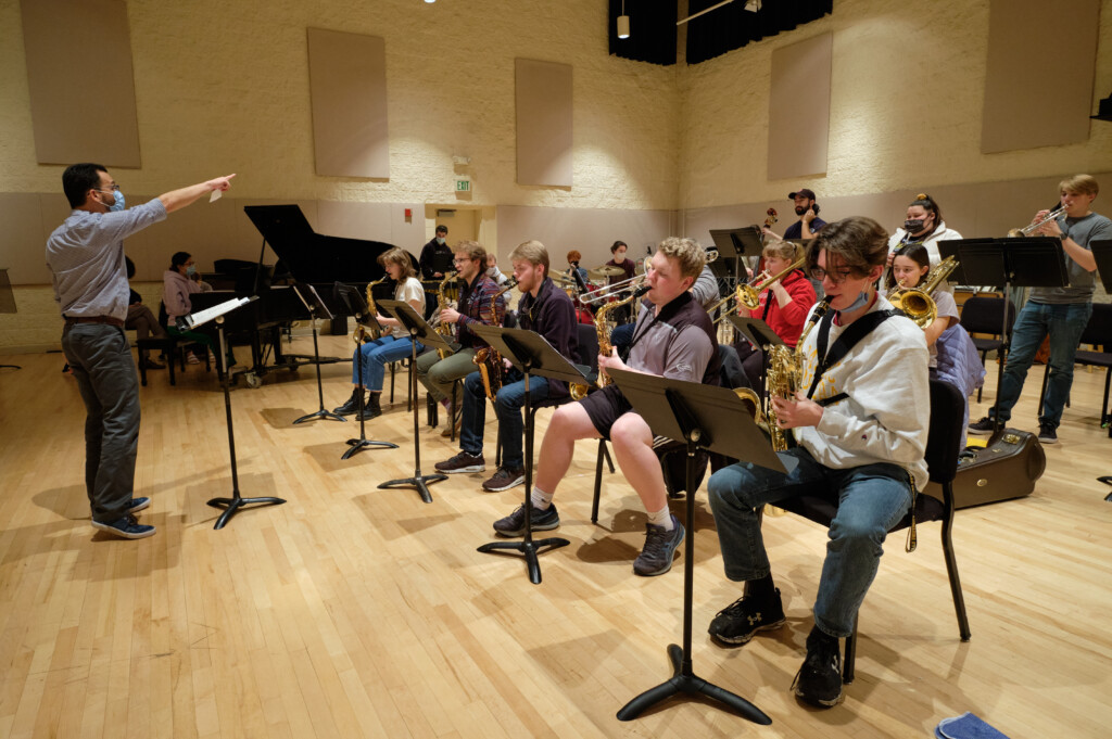jazz-rehearsing-11-8-21-158 A photo of jazz ensemble practice, it's a wide photo of Cassio and all of the students mid-song.