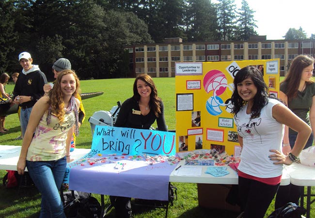 Angela Pierce-Ngo tabling with the Diversity Center during a student involvement fair.