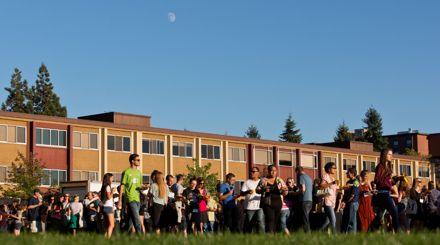 Students move into Foss Hall.