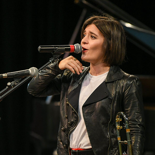 Jazz Singer, Aubrey Logan