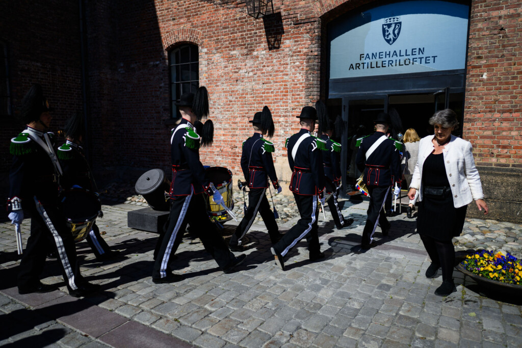 The Kings Guard walks into Fanahallen