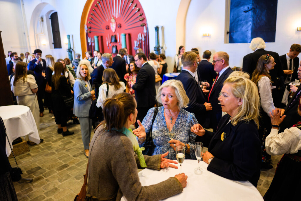 PLU alumni gather around tables in Norway