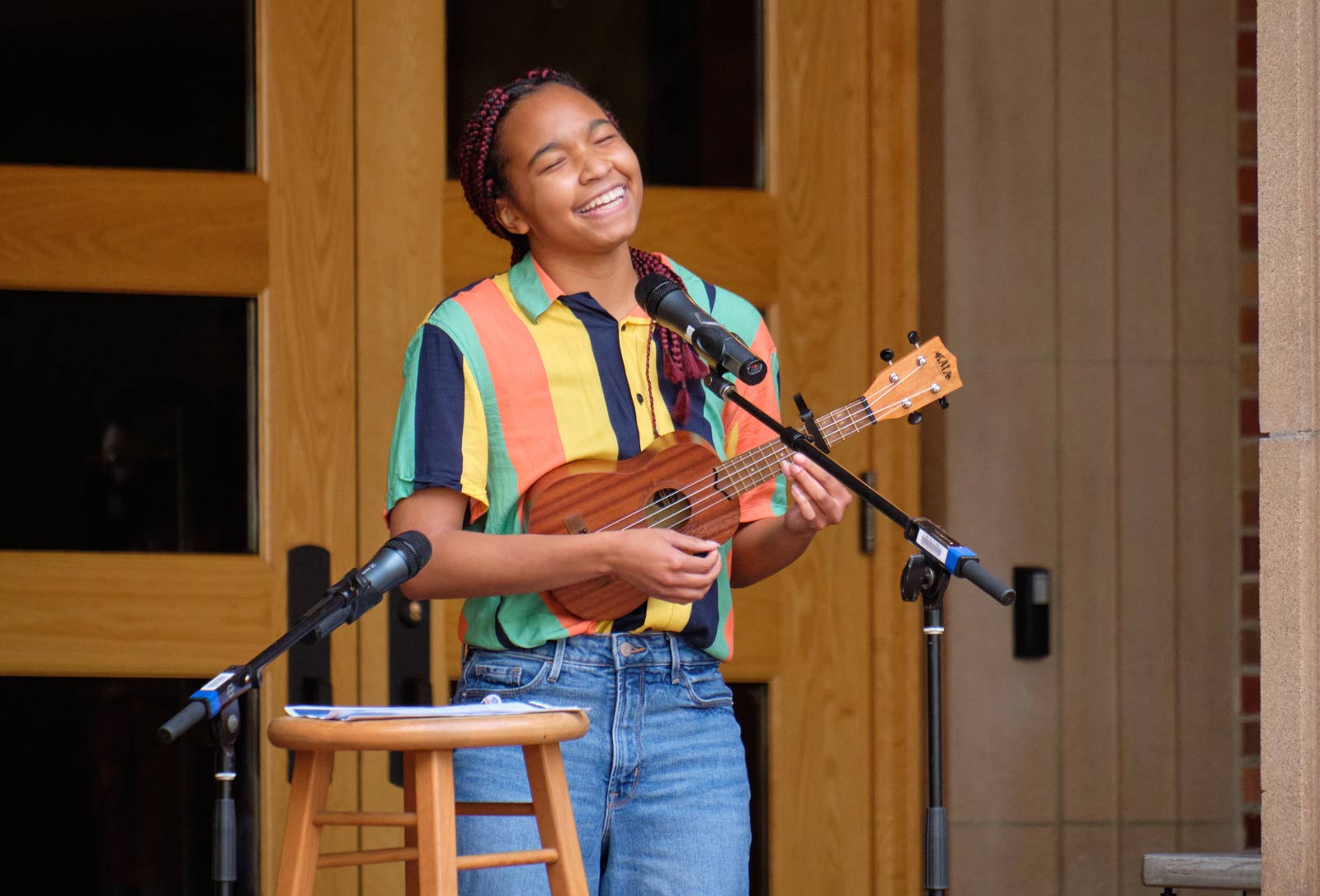 Zari Warden ’25, performing at Rock the Vote, ASPLU led voter registration that included the Pierce County Auditor along with entertainment held on Voter Registration Day, Tuesday, Sept. 28, 2021, at PLU. (PLU Photo/John Froschauer)