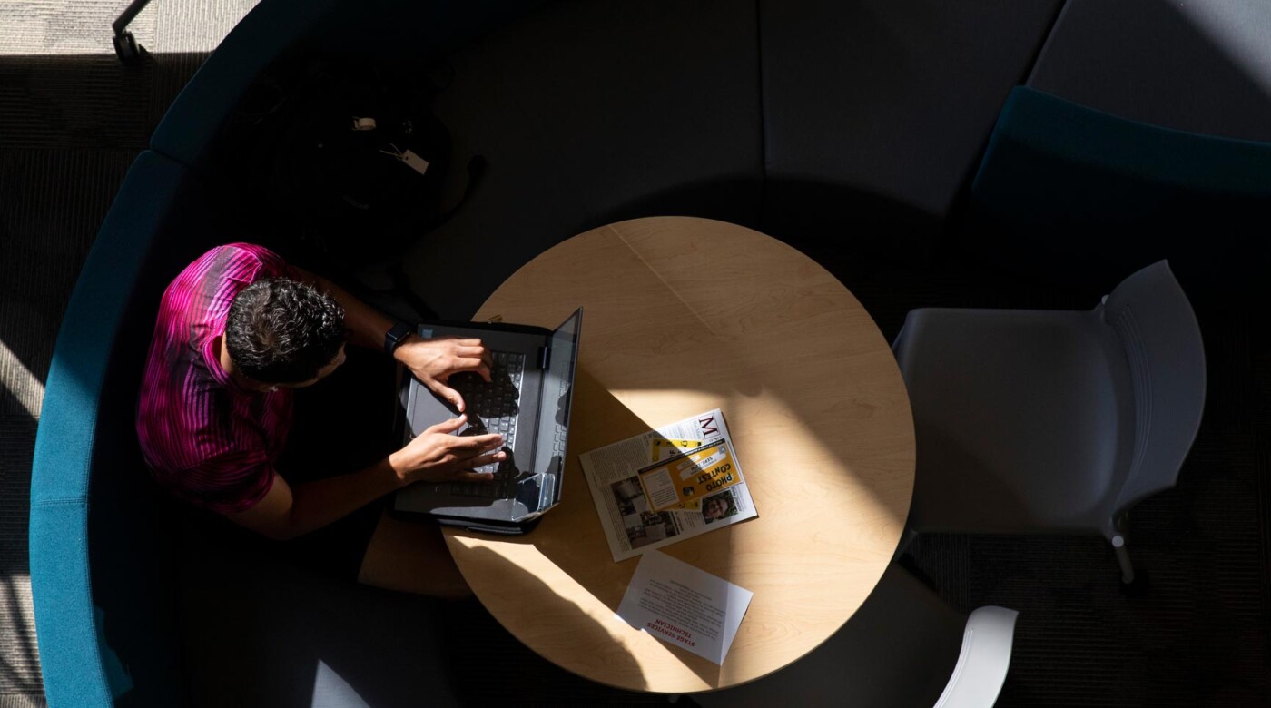 Light shines on students studying in Rieke, Monday, Sept. 26, 2022, at PLU. (PLU Photo / Sy Bean)