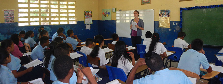 Jihan Grettenberger '12 teaching students in Panama where she served in the Peace Corps from 2014-2016