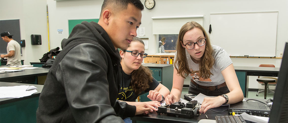 Physics lab for an engineering materials science class at PLU.