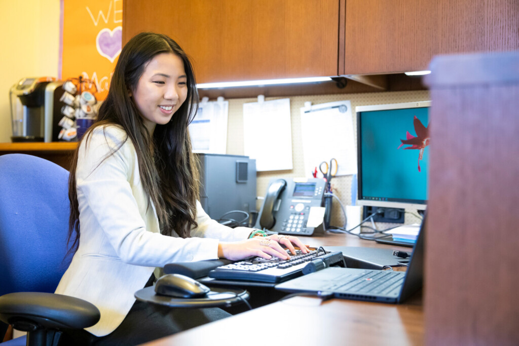 Quan Huynh ’25 working at desk