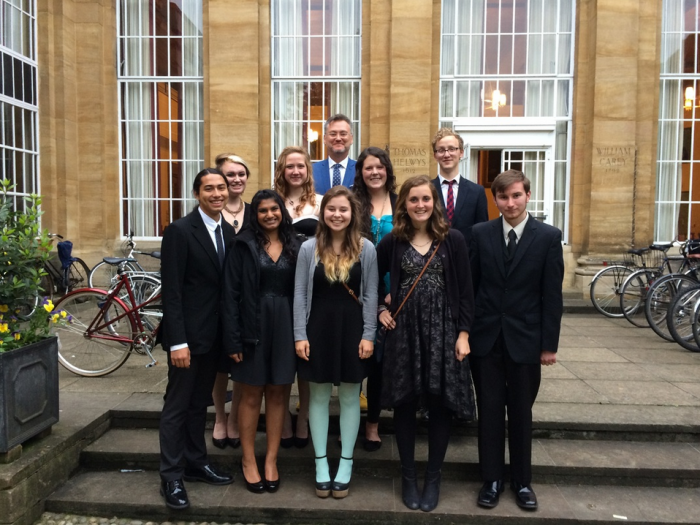 Group picture in front of building