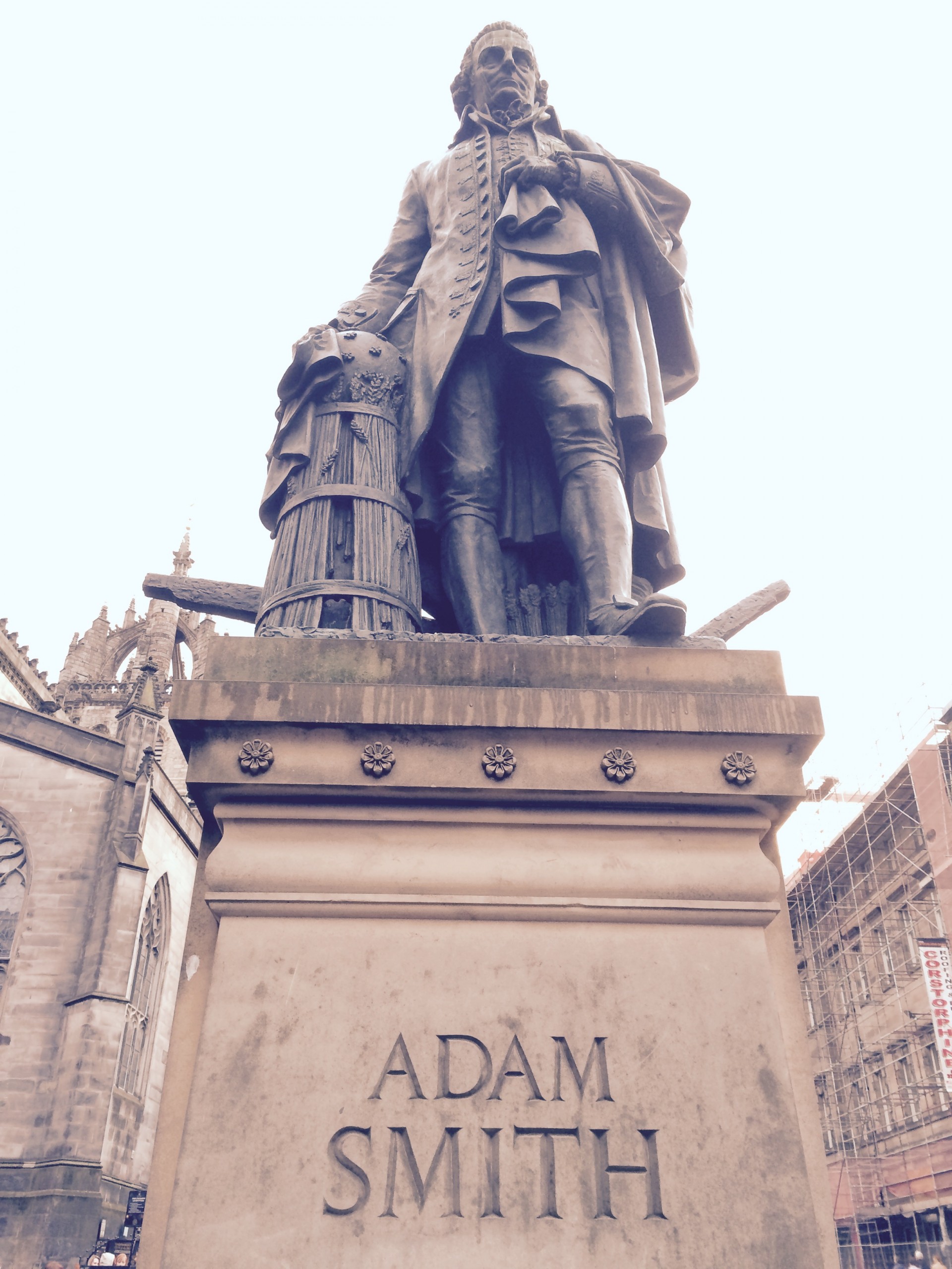 photo of Adam Smith Statue at University of Glasgow