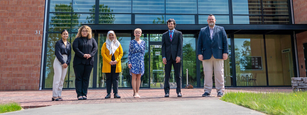 PLU Business and Faculty in fron tof Morken.