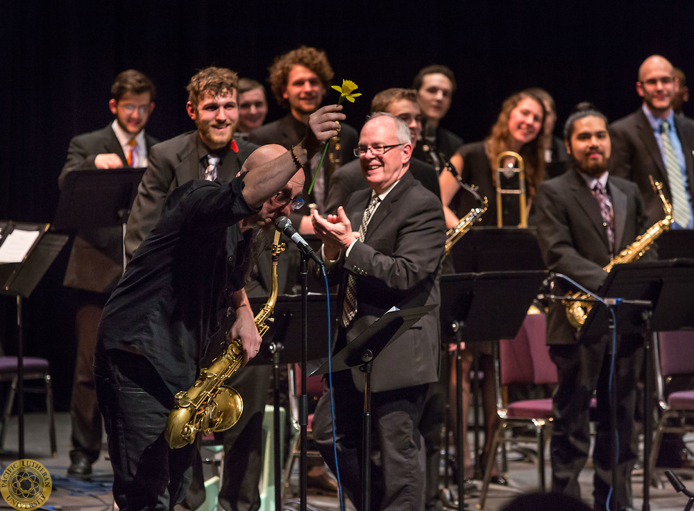 Jeff Coffin taking a bow