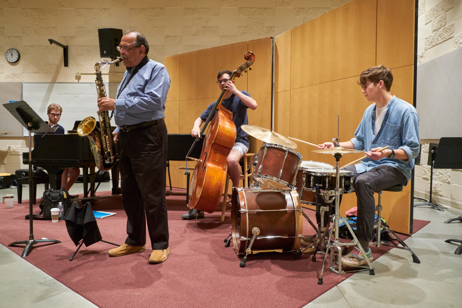 Students practicing with Ernie Watts