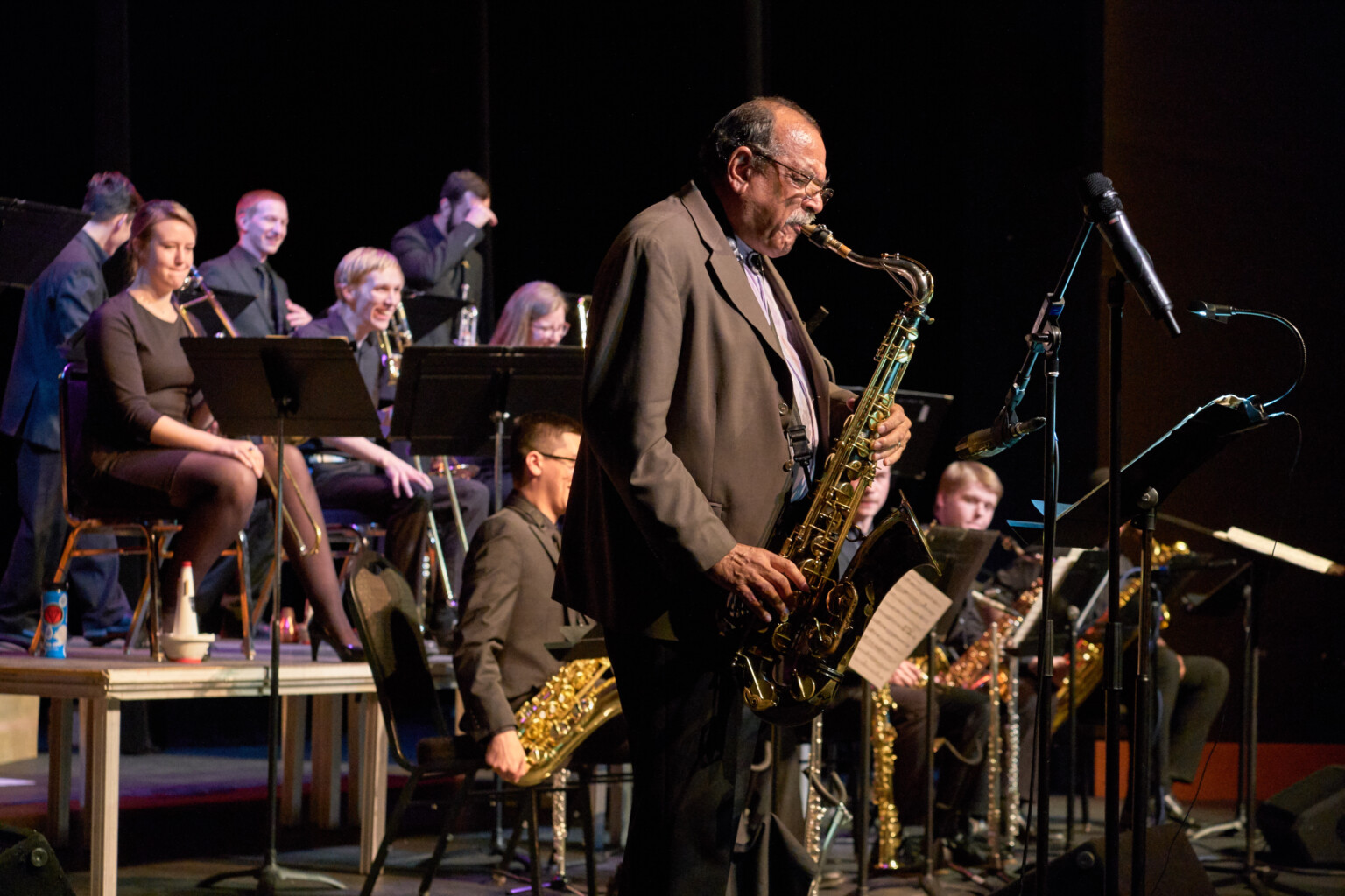 Ernie Watts playing sax