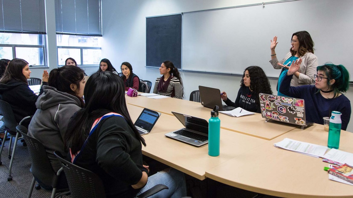 Emily Davidson's writing class conducted in Spanish at PLU