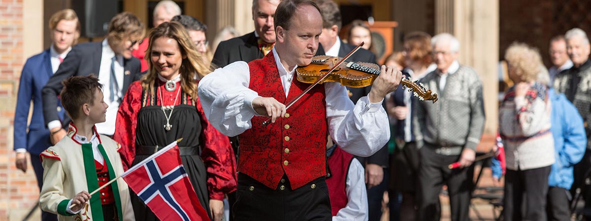 A man playing the violin during Syttende Mai