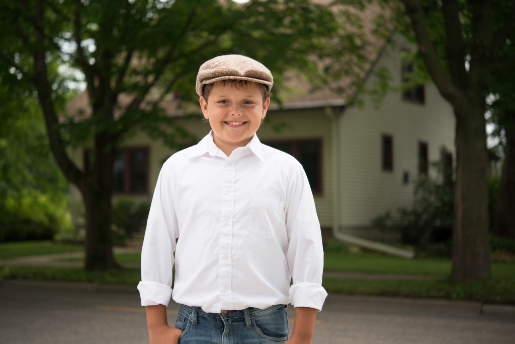 Gunnar in front of his American home