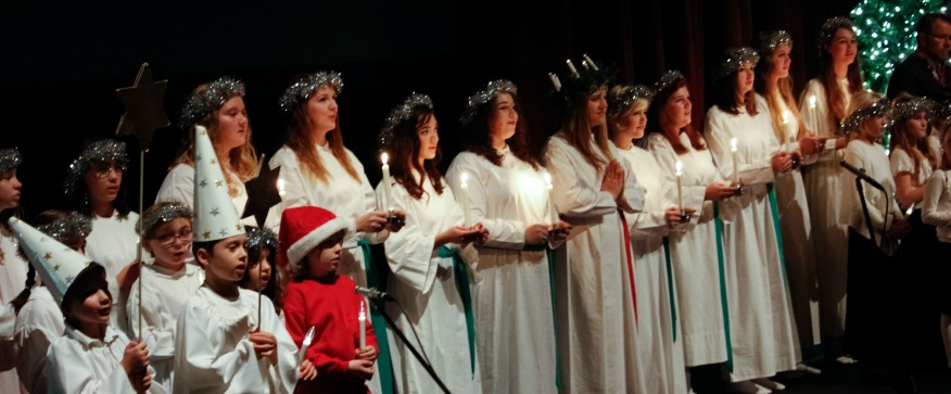 Sankta Lucia students and children